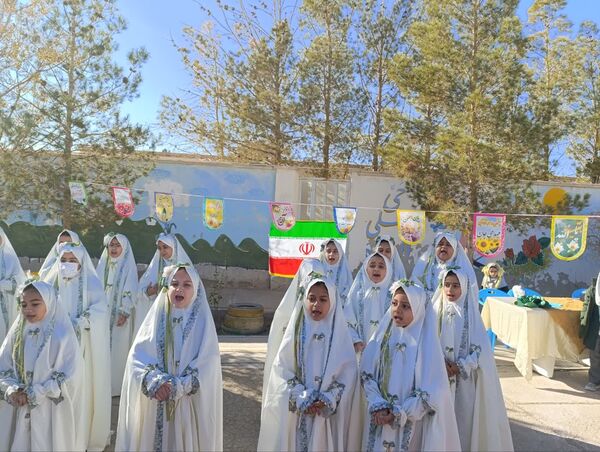 شور و هیجان هفته فرهنگ و هنر در دبستان خدیجه کبری ابرکوه