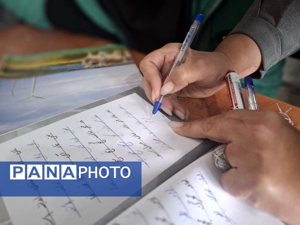 کلاس هنر خط و زیبایی شناسی  در دبیرستان دخترانه شهید رستمرودی ورامین