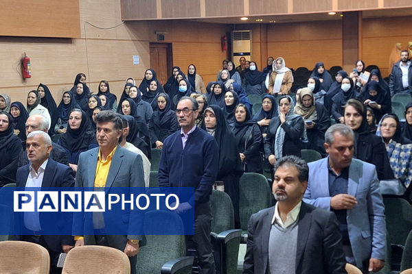 آیین تقدیر از انجمن‌های اولیا و مربیان برتر و تبیین فرآیند انتخابات شورای انجمن اولیا و مربیان ناحیه یک شیراز 