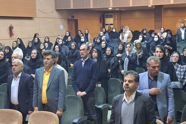 آیین تقدیر از انجمن‌های اولیا و مربیان برتر و تبیین فرآیند انتخابات شورای انجمن اولیا و مربیان ناحیه یک شیراز 