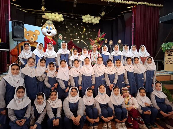 جشن یلدا ۱۴۰۴ در مدرسه ۱۷ شهریور شهرستان بجنورد 