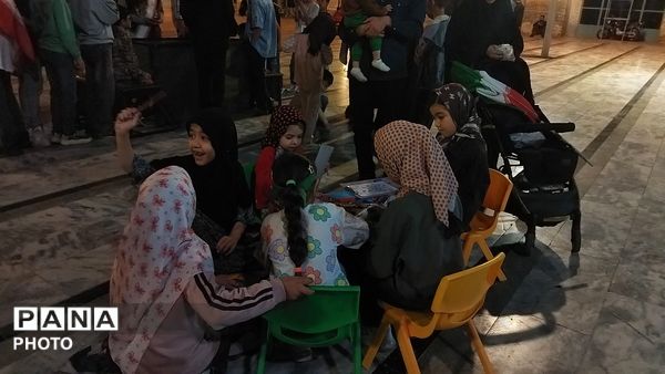 غرفه دهه نودی ها هر شب پرشور تر از قبل در نیشابور