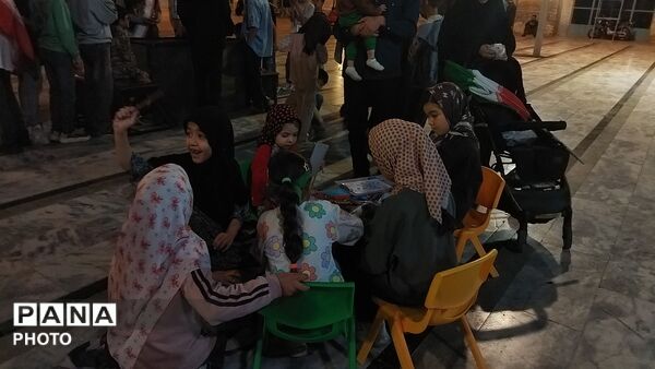 غرفه دهه نودی ها هر شب پرشور تر از قبل در نیشابور