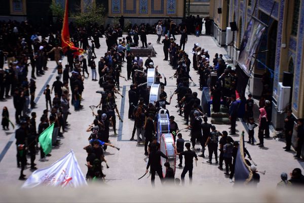 زابل در ماتم حسین؛ گلزار شهدا شهرستان زابل میزبان اشک و شور عزاداران حسینی