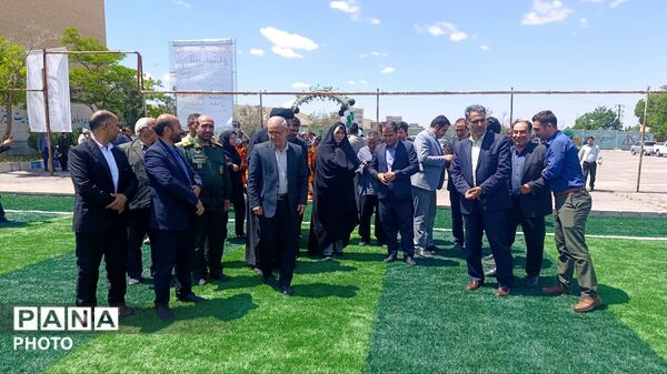 افتتاح زمین چمن مصنوعی شهدای جنگ رمضان در دبیرستان مقداد شهر لاهیجان 