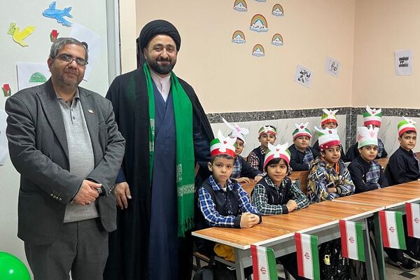 جشن انقلاب در ناحیه دو شهرری با حضور معاون پرورشی و فرهنگی شهرستانهای استان تهران 