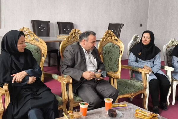 تقدیر مسئولان شهرستان لارستان از دبیران دبیرستان راه برتر