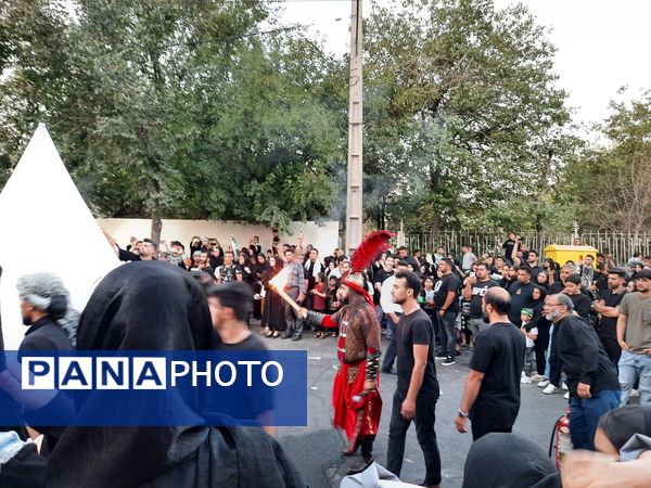 عشاق دلسوخته سیدالشهدا شام غریبان را با آتش زدن خیمه‌‌ها به پایان رساندند