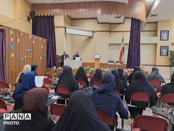 نخستین نشست هم‌اندیشی مراقبین سلامت منطقه ۱۰ تهرا‌ن در سال تحصیلی جدید