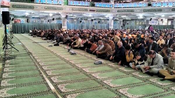 میعادگاه دانش‌آموزان با نماز جمعه