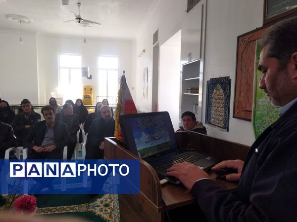 دومین جلسه هدایت تحصیلی پایه نهم دبیرستان نمونه دانش کاشمر