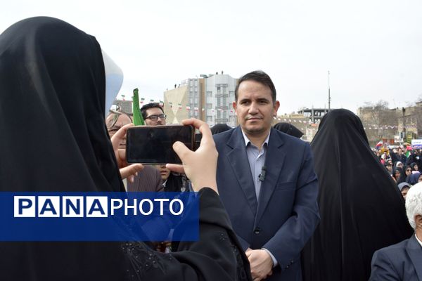 حماسه دانش‌آموزان اسلامشهر در ۲۲بهمن