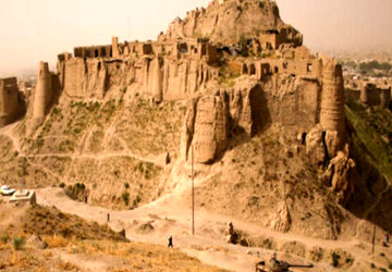 ایزدخواست دیار اولین آپارتمان نشین‌های دنیا