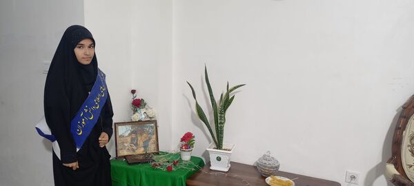 دیدار دانش‌آموزان دبیرستان بهار آزادی با همسر شهید مجید رجایی