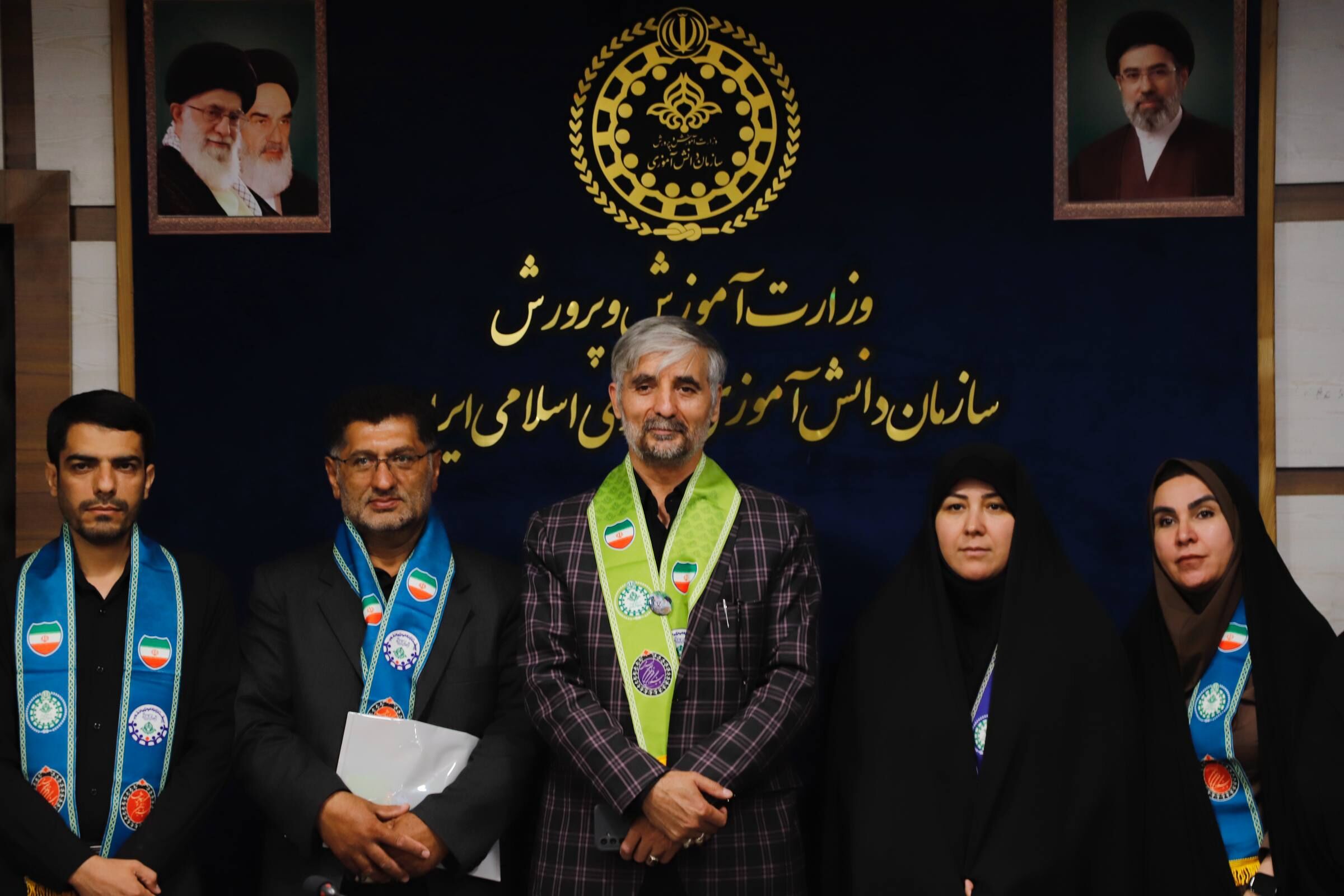 نشست هم‌اندیشی مسئولان دانش‌آموزی تهران با محور آموزش مربیان و مدیریت مصرف انرژی