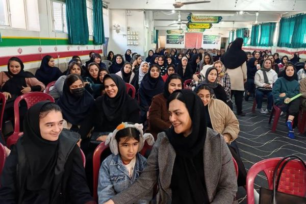 آموزش شیوه‌های افزایش تاب‌آوری در دبیرستان گراشی ناحیه 3 شیراز