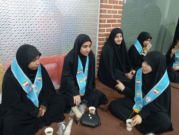 خادمان کوچک، ارادت بی کران