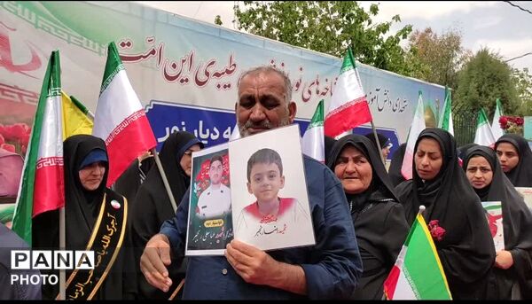 آیین استقبال از کاروان خانواده شهدای میناب 