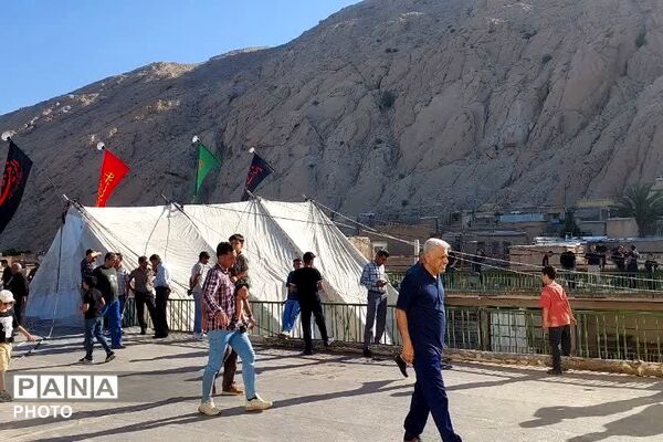 آیین سنتی برپایی خیمه عاشورایی در زرقان