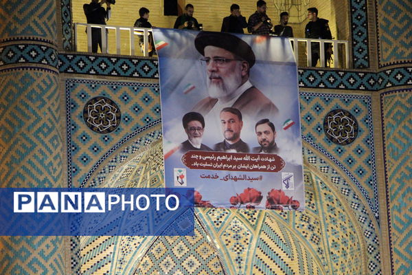 اجتماع مردم یزد در سوگ سیدالشهدای خدمت