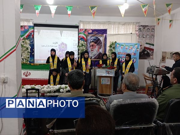 نواختن زنگ انقلاب در مدرسه قادر خانزاده شهرستان بانه