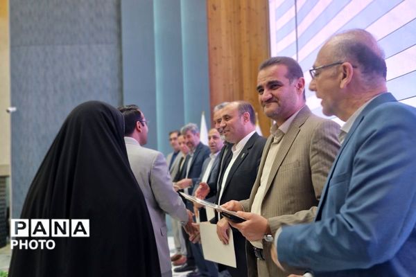 درخشش ستارگان ورامین در آیین تجلیل از نخبگان آموزشی