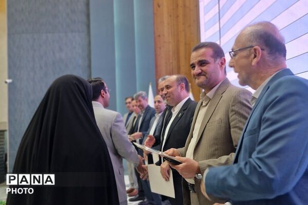 درخشش ستارگان ورامین در آیین تجلیل از نخبگان آموزشی