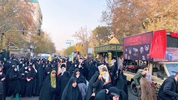 شکوه حضور فرهنگیان مناطق تهران در تشییع شهید گمنام