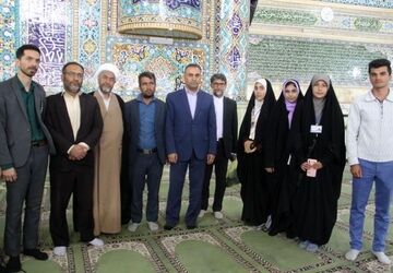 مصلی امام خمینی(ره) شهرکرد میزبان معلمان و دانش‌آموزان بود