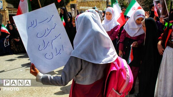 کوله پشتی های دانش آموزان مارگونی برای همکلاسی های شهید مینابی