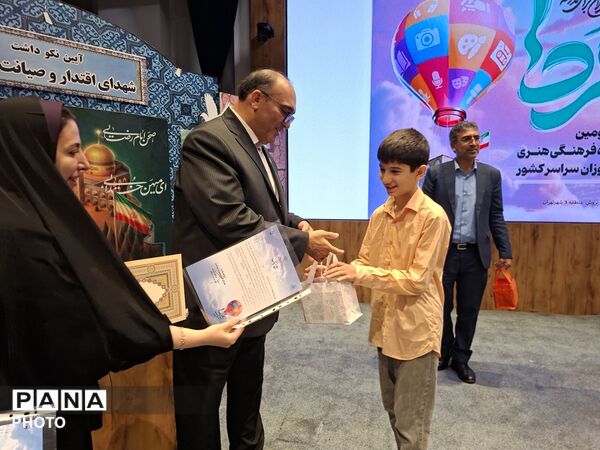 درخشش دانش‌آموزان منطقه ۳ در اختتامیه استانی جشنواره فرهنگی و هنری «امید فردا»