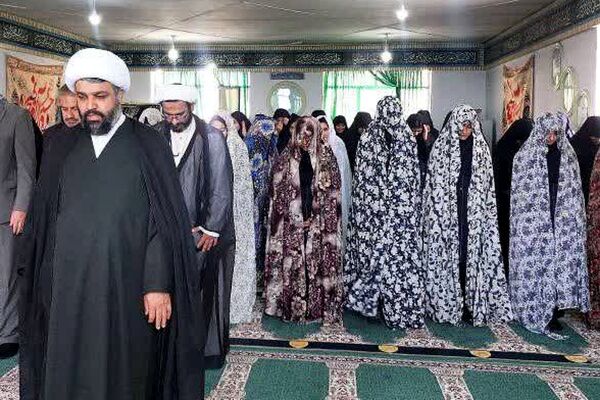 برپایی نماز جماعت مدارس کهریزک با حضور امام جمعه منطقه 