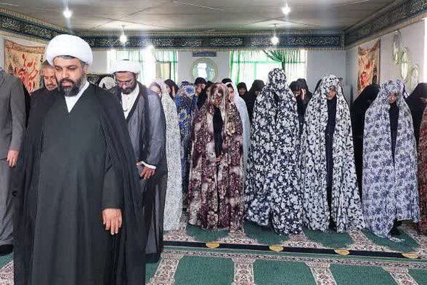 برپایی نماز جماعت مدارس کهریزک با حضور امام جمعه منطقه 