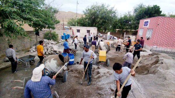 آغاز بتن‌ریزی مدرسه شهید ذوالفقاری در روستای احمد آباد