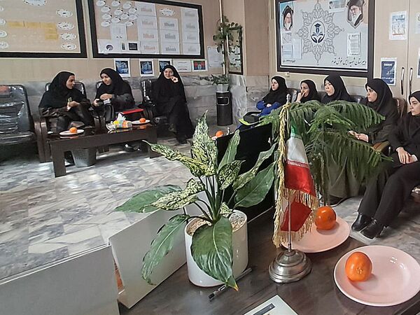 جلسه شورای دبیران مدرسه انیس خوش قدم ناحیه دو 
