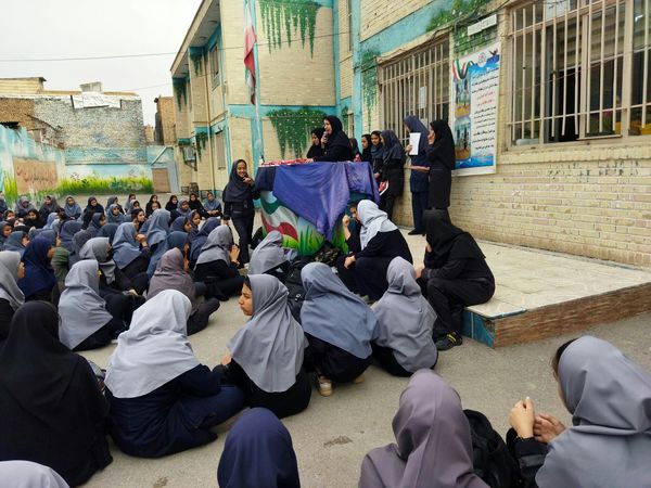 مراسم تجلیل از دانش آموزان جشنواره خوارزمی در دبیرستان عصمتیه 