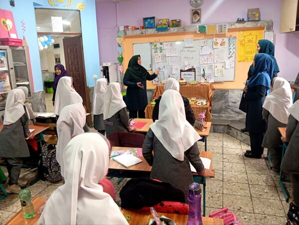 صبحانه سلامت با تم پرچم در دبستان نرجس 