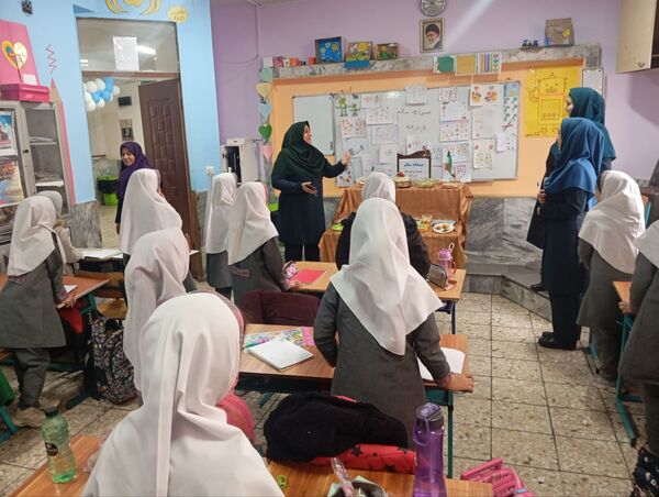 صبحانه سلامت با تم پرچم در دبستان نرجس 