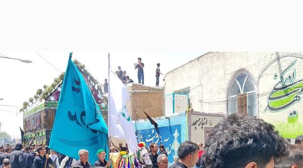 اجرای آیین کهن نخل‌گردانی و بیل‌زنی در روستای فدافن