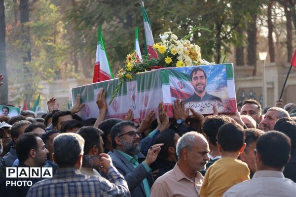تشییع پیکر شهید محمدمهدی رضایی نصرآبادی در یزد