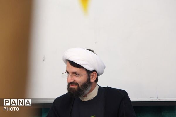 برگزاری جلسه سفیران کتاب یزد با نویسنده کتاب «فرمانده سری»