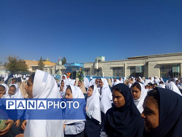 روزی شاد در دبستان سمیه کاشمر