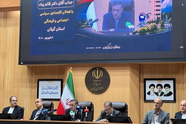 روسای قوا و فرماندهان نظامی شجاعانه در کنار مردم ایستادند‌