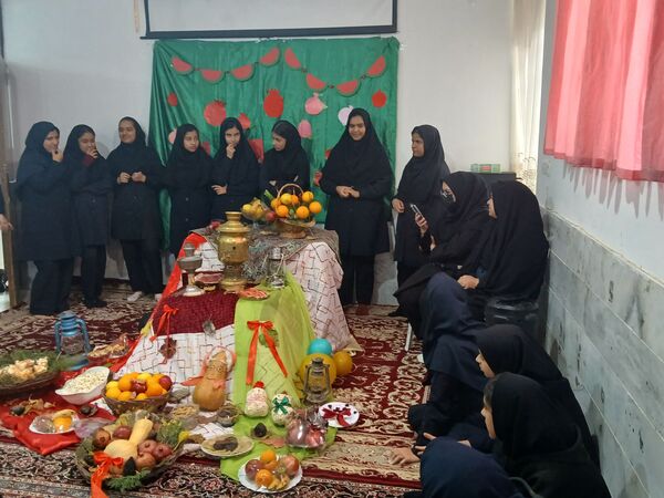 بزرگداشت شب یلدا آیین کهن ایرانی در آموزشگاه مرحوم صفری شهرستان خلیل‌آباد 