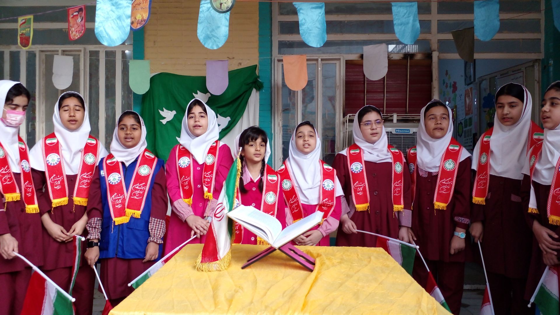 صبحی پرشور و نشاط در مدرسه غیردولتی مریم با اجرای گروه پیشتازان