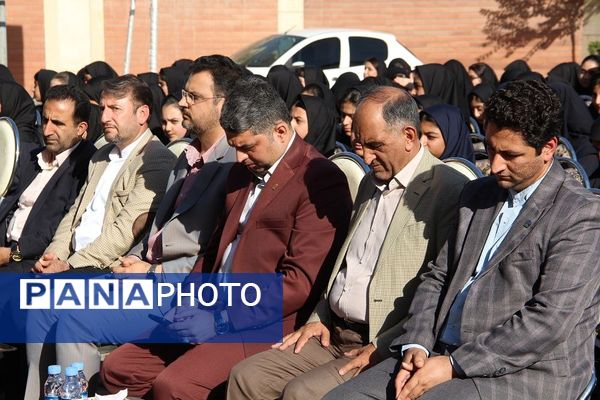 برگزاری جشن مهر محمدی با حضور مسئولان در مدرسه بانو عفت آهنگری ناحیه یک شهرری