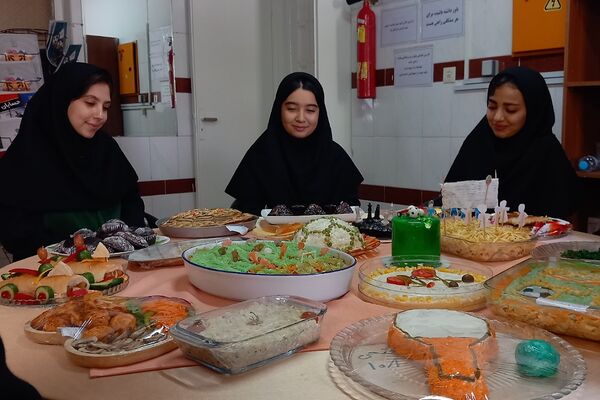 مراسم هفته تربیت‌بدنی در دبیرستان حکمت بهارستان‌۲ 