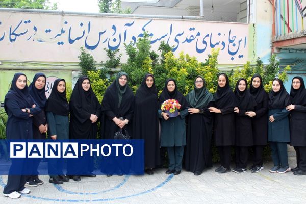 بزرگداشت مقام معلمان در مدارس گلوگاه 