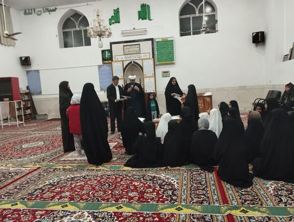 مراسم تقدیر از دانش آموزان معتکف‌روستای مهدی آباد خلیل آباد