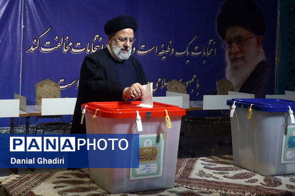 حضور سیدابراهیم رئیسی رئیس‌جمهوری در انتخابات 11 اسفند 1402